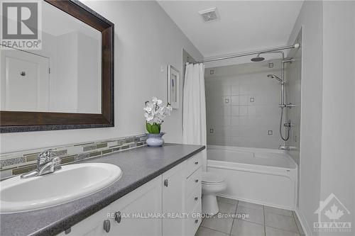 64 Charleston Street, Ottawa, ON - Indoor Photo Showing Bathroom