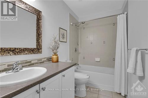 64 Charleston Street, Ottawa, ON - Indoor Photo Showing Bathroom