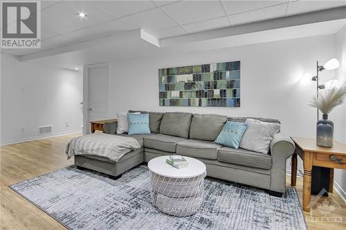 64 Charleston Street, Ottawa, ON - Indoor Photo Showing Living Room