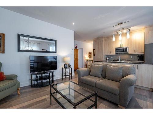 Salon - 304-335 Av. De La Belle-Dame, La Prairie, QC - Indoor Photo Showing Living Room