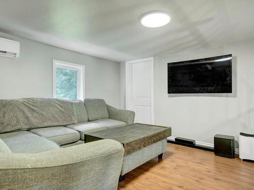 Family room - 109 Rue Du Sommet-Vert, Sainte-Marguerite-Du-Lac-Masson, QC - Indoor Photo Showing Living Room