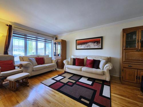 Salon - 1120 Rue Jean-De Brébeuf, Laval (Duvernay), QC - Indoor Photo Showing Living Room