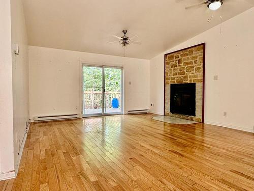 Salon - 36 Rue De L'Azur, Wentworth, QC - Indoor Photo Showing Other Room With Fireplace