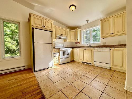 Cuisine - 36 Rue De L'Azur, Wentworth, QC - Indoor Photo Showing Kitchen