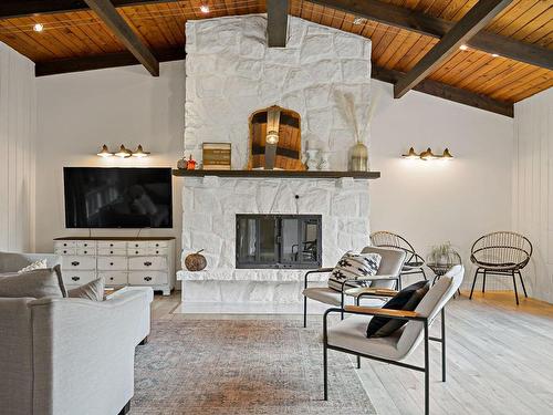 Salon - 1470 Rue Labelle, Mont-Tremblant, QC - Indoor Photo Showing Living Room With Fireplace