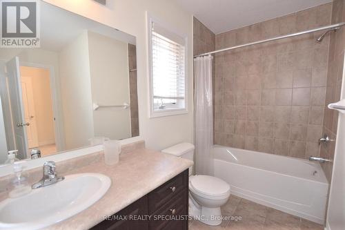 220 Mclaughlin Avenue, Milton, ON - Indoor Photo Showing Bathroom