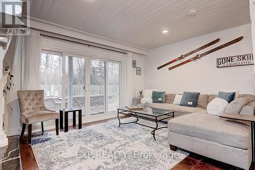 209846 Highway 26, Blue Mountains, ON - Indoor Photo Showing Living Room