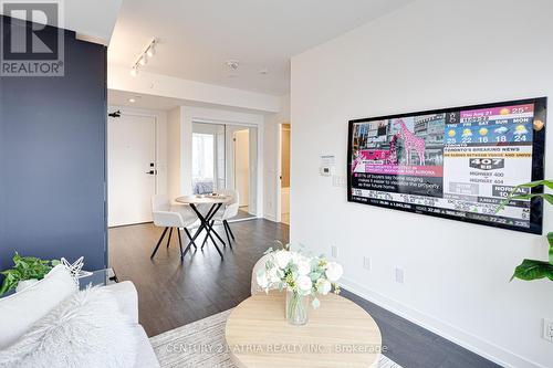 915 - 319 Jarvis Street, Toronto, ON - Indoor Photo Showing Living Room