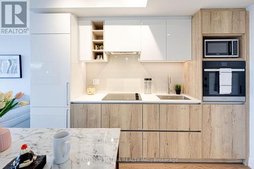 1711 - 319 Jarvis Street, Toronto, ON - Indoor Photo Showing Kitchen