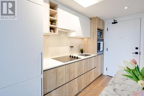 1711 - 319 Jarvis Street, Toronto, ON - Indoor Photo Showing Kitchen