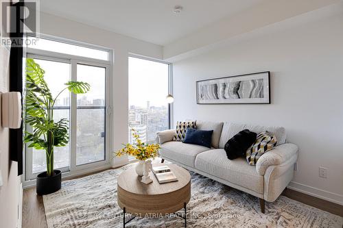 1711 - 319 Jarvis Street, Toronto, ON - Indoor Photo Showing Living Room