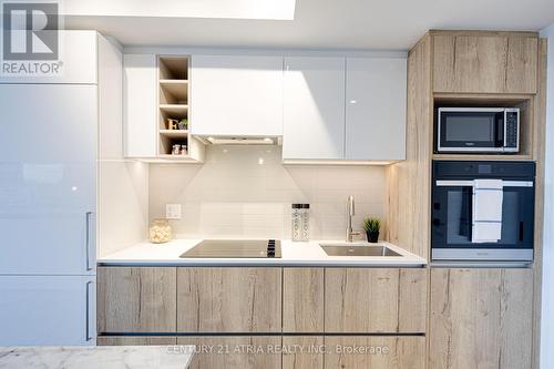 1711 - 319 Jarvis Street, Toronto, ON - Indoor Photo Showing Kitchen