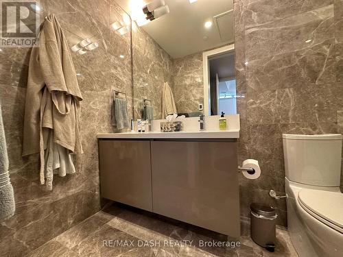 1002 - 151 Avenue Road, Toronto, ON - Indoor Photo Showing Bathroom