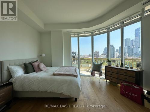 1002 - 151 Avenue Road, Toronto, ON - Indoor Photo Showing Bedroom