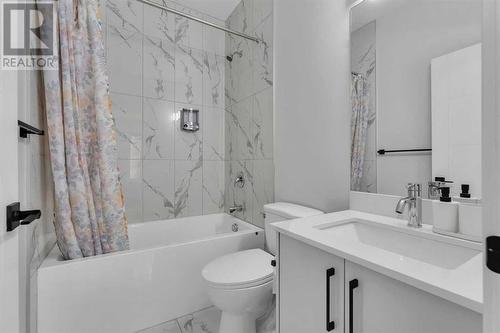 519 Corner Meadows Square Ne, Calgary, AB - Indoor Photo Showing Bathroom