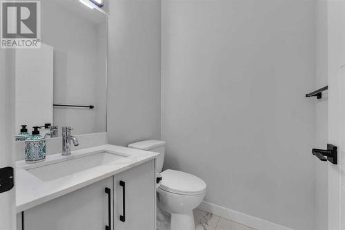 519 Corner Meadows Square Ne, Calgary, AB - Indoor Photo Showing Bathroom