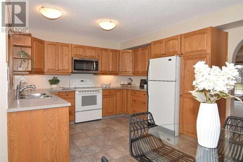 175 Douglasbank Drive Se, Calgary, AB - Indoor Photo Showing Kitchen