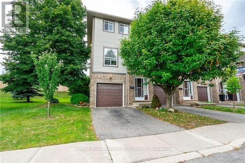 11 - 384 Limeridge Road E, Hamilton, ON - Outdoor