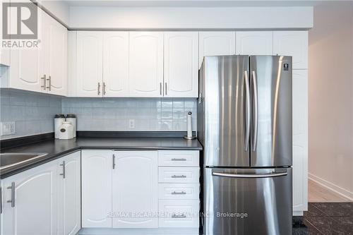 11 - 384 Limeridge Road E, Hamilton, ON - Indoor Photo Showing Kitchen