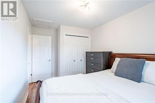 11 - 384 Limeridge Road E, Hamilton, ON - Indoor Photo Showing Bedroom