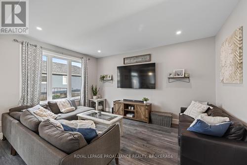 119 Hazlett Street, Loyalist (Amherstview), ON - Indoor Photo Showing Living Room