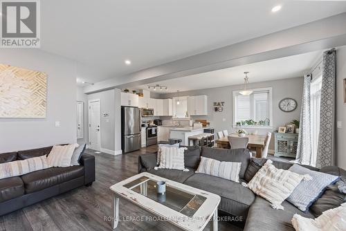 119 Hazlett Street, Loyalist (Amherstview), ON - Indoor Photo Showing Living Room