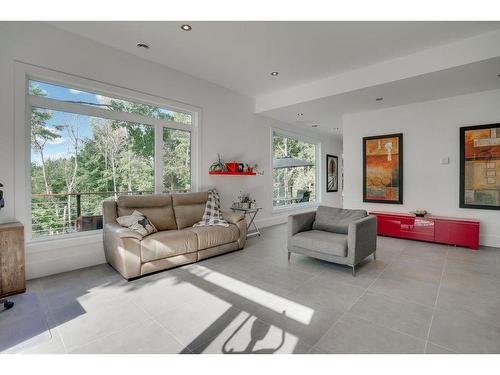 Family room - 12 Ch. Du Sanctuaire, Val-Des-Monts, QC - Indoor Photo Showing Living Room