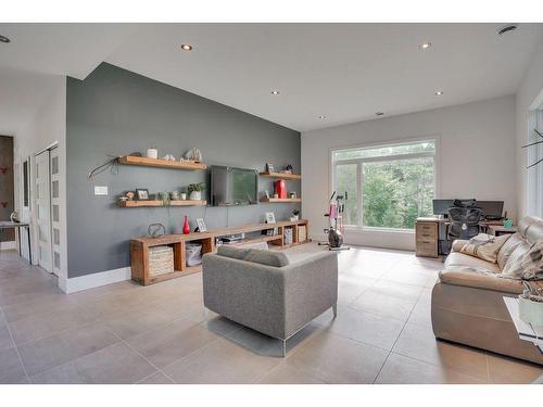 Family room - 12 Ch. Du Sanctuaire, Val-Des-Monts, QC - Indoor Photo Showing Living Room