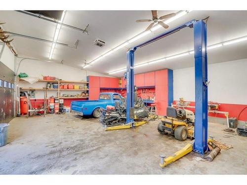 Garage - 12 Ch. Du Sanctuaire, Val-Des-Monts, QC - Indoor Photo Showing Garage