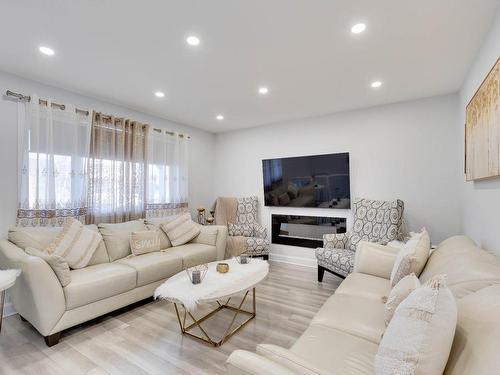 Living room - 740 Rue Luc, Laval (Sainte-Dorothée), QC - Indoor Photo Showing Living Room With Fireplace