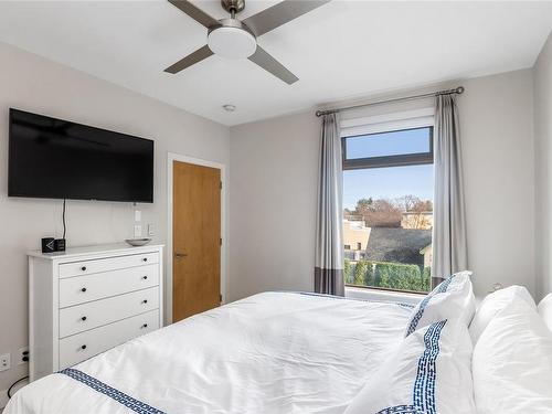 306-1969 Oak Bay Ave, Victoria, BC - Indoor Photo Showing Bedroom