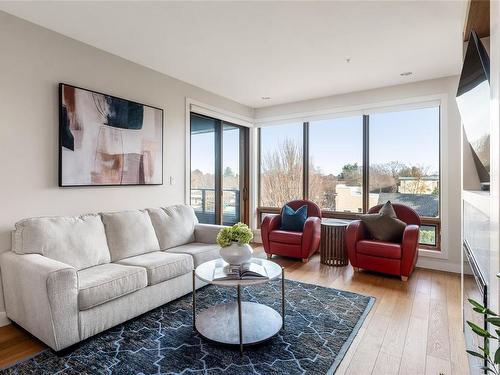 306-1969 Oak Bay Ave, Victoria, BC - Indoor Photo Showing Living Room