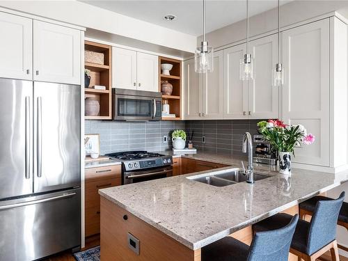 306-1969 Oak Bay Ave, Victoria, BC - Indoor Photo Showing Kitchen With Double Sink With Upgraded Kitchen