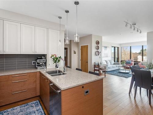 306-1969 Oak Bay Ave, Victoria, BC - Indoor Photo Showing Kitchen With Double Sink