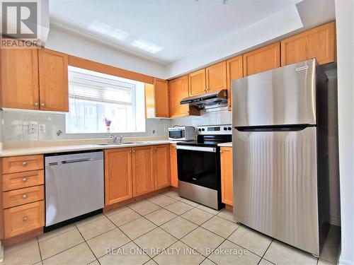 25 - 1128 Dundas Street W, Mississauga, ON - Indoor Photo Showing Kitchen