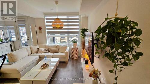 18 Spry Lane, Barrie, ON - Indoor Photo Showing Living Room