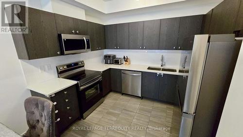 18 Spry Lane, Barrie, ON - Indoor Photo Showing Kitchen With Stainless Steel Kitchen