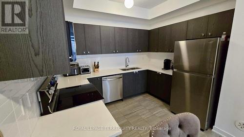 18 Spry Lane, Barrie, ON - Indoor Photo Showing Kitchen With Stainless Steel Kitchen With Double Sink