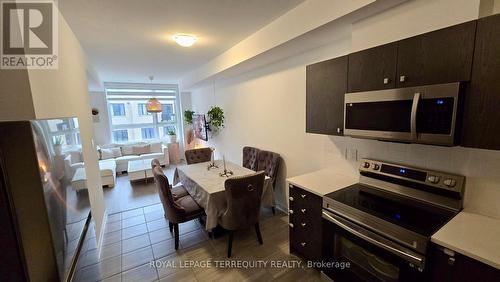 18 Spry Lane, Barrie, ON - Indoor Photo Showing Kitchen