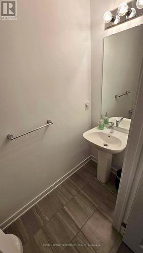 18 Spry Lane, Barrie, ON - Indoor Photo Showing Bathroom