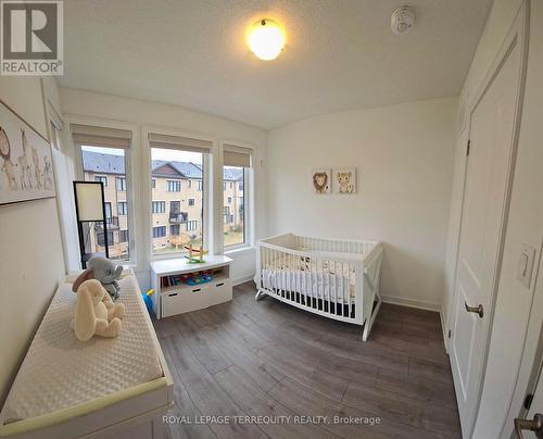 18 Spry Lane, Barrie, ON - Indoor Photo Showing Bedroom