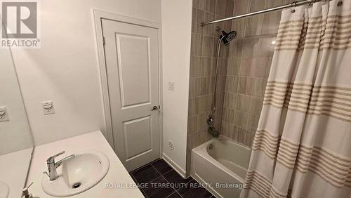 18 Spry Lane, Barrie, ON - Indoor Photo Showing Bathroom