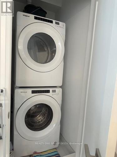 135 High Street W, Mississauga, ON - Indoor Photo Showing Laundry Room