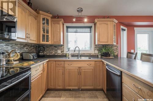 745 Grabowski Crescent, Warman, SK - Indoor Photo Showing Kitchen With Double Sink