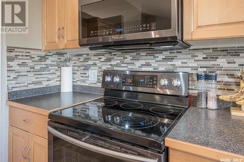 745 Grabowski Crescent, Warman, SK - Indoor Photo Showing Kitchen