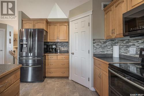 745 Grabowski Crescent, Warman, SK - Indoor Photo Showing Kitchen