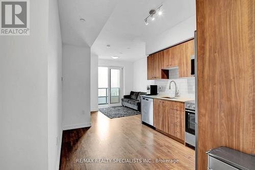 2804 - 15 Wellington Street, Kitchener, ON - Indoor Photo Showing Kitchen