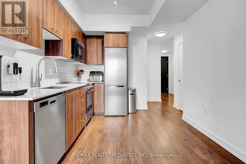 2804 - 15 Wellington Street, Kitchener, ON - Indoor Photo Showing Kitchen