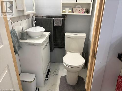 Bathroom featuring vanity, toilet, - 1087 7Th Avenue W, Owen Sound, ON - Indoor Photo Showing Bathroom