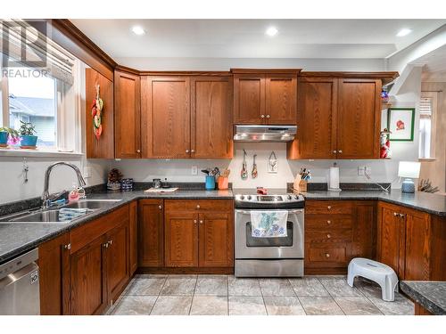 5101 19Th Street Unit# 11, Vernon, BC - Indoor Photo Showing Kitchen With Double Sink